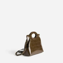 Sac à main marron embossé effet croco