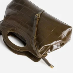 Sac à main marron embossé effet croco