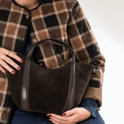Sac à main marron suédé