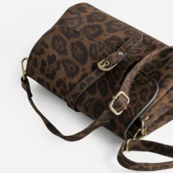 Sac à main marron suédé à motif léopard