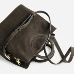 Sac à main marron suédé trois compartiments