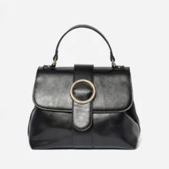 Sac à main noir avec boucle ronde métal