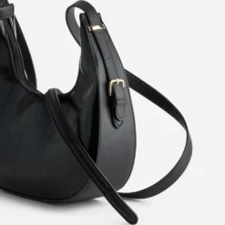 Sac à main noir forme hobo