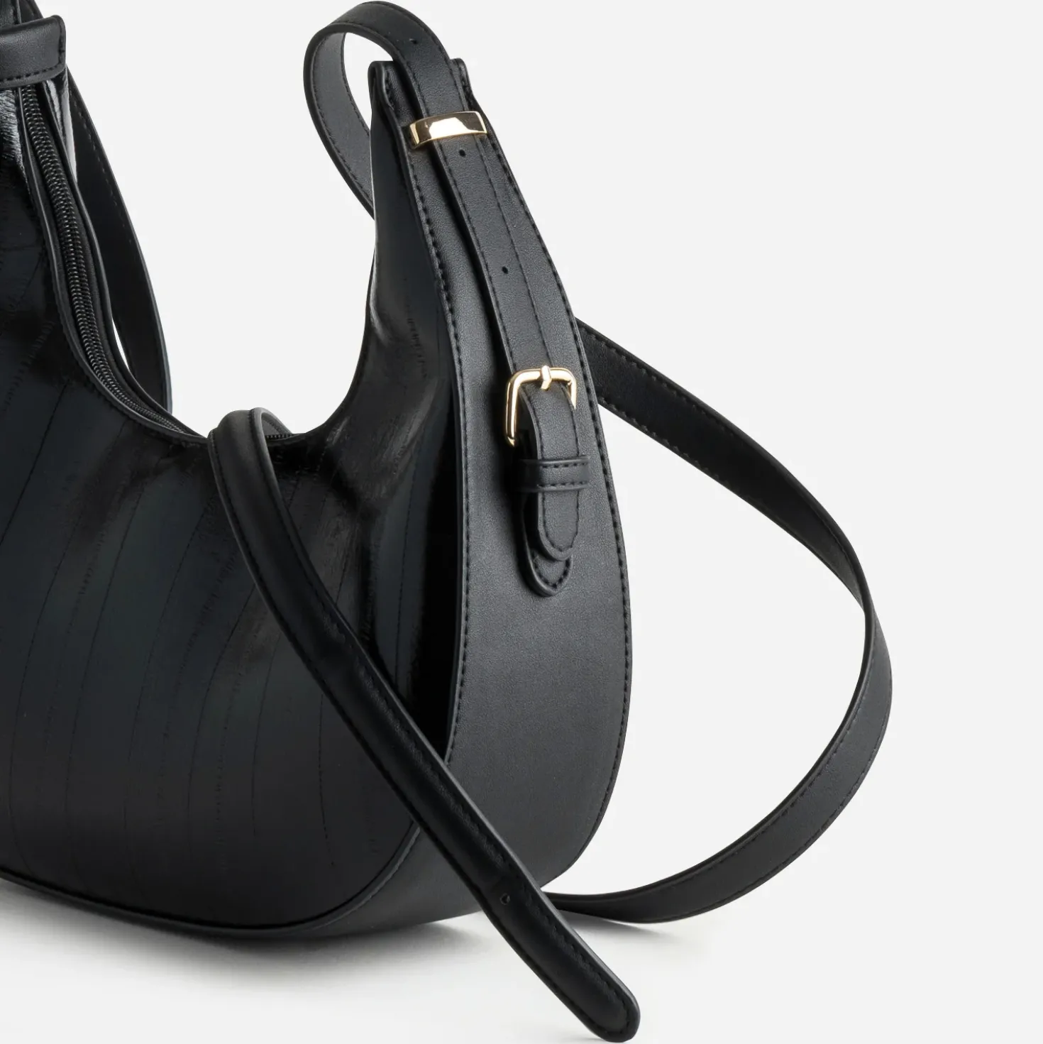 Sac à main noir forme hobo