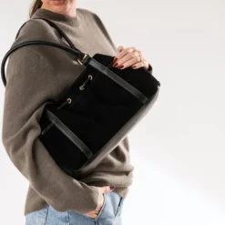 Sac à main noir suédé