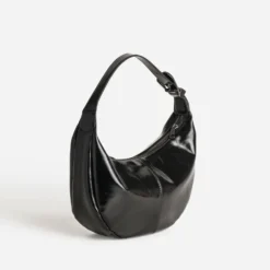 Sac noir cuir verni forme demi-lune