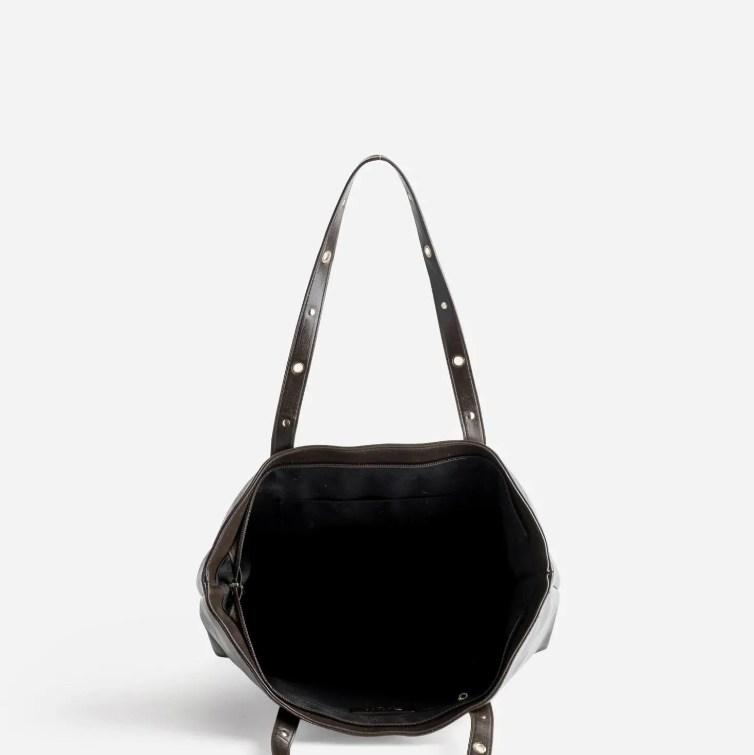 Sac tote-bag marron décors œillets et clous