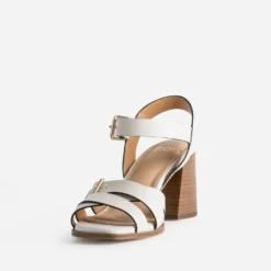 Sandale beige brides croisées