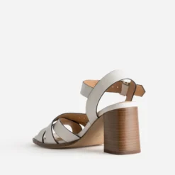 Sandale beige brides croisées