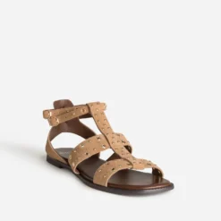 Sandale beige cuir velours œillets et clous