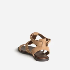 Sandale beige cuir velours œillets et clous