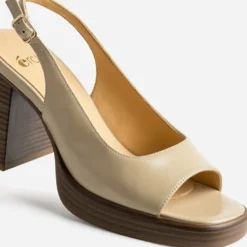 Sandale beige talon flare massif