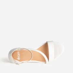 Sandale blanche à talon fin