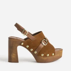 Sandale cognac cuir velours bride et clous
