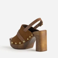 Sandale cognac cuir velours bride et clous