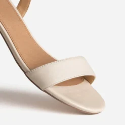 Sandale écrue cuir