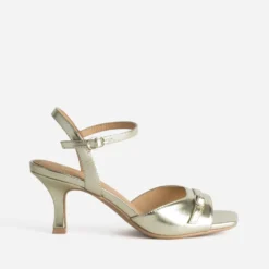 Sandale dorée kitten-heel détail boucle