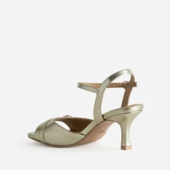 Sandale dorée kitten-heel détail boucle