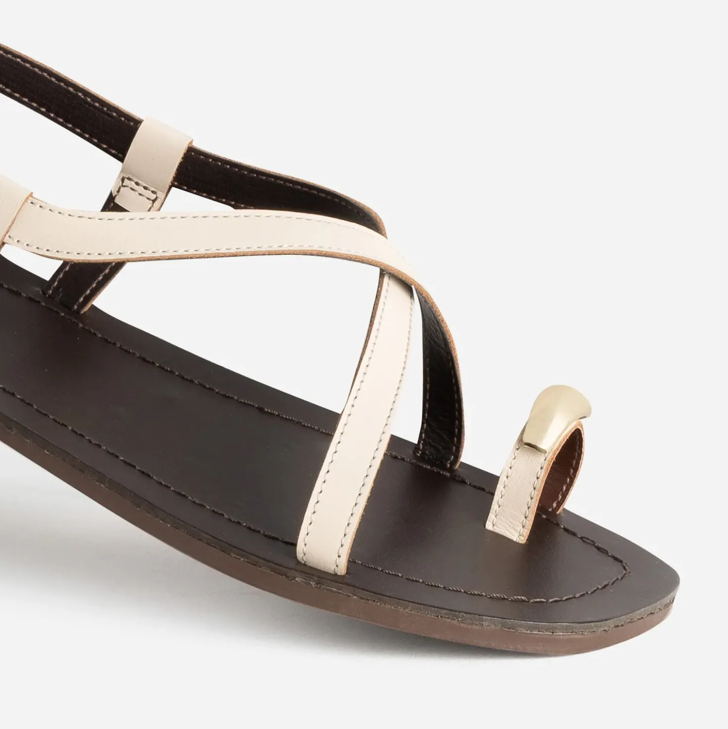 Sandale en cuir écru
