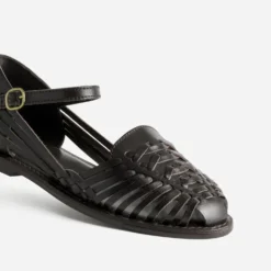 Sandale fermée marron cuir tressé