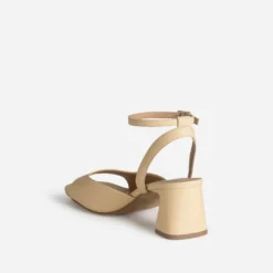 Sandale jaune cuir décolleté carré
