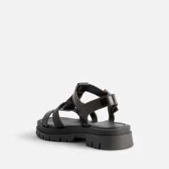 Sandale marron cuir décor étoile semelle crantée