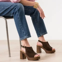 Sandale marron cuir velours à plateforme