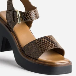 Sandale marron effet python