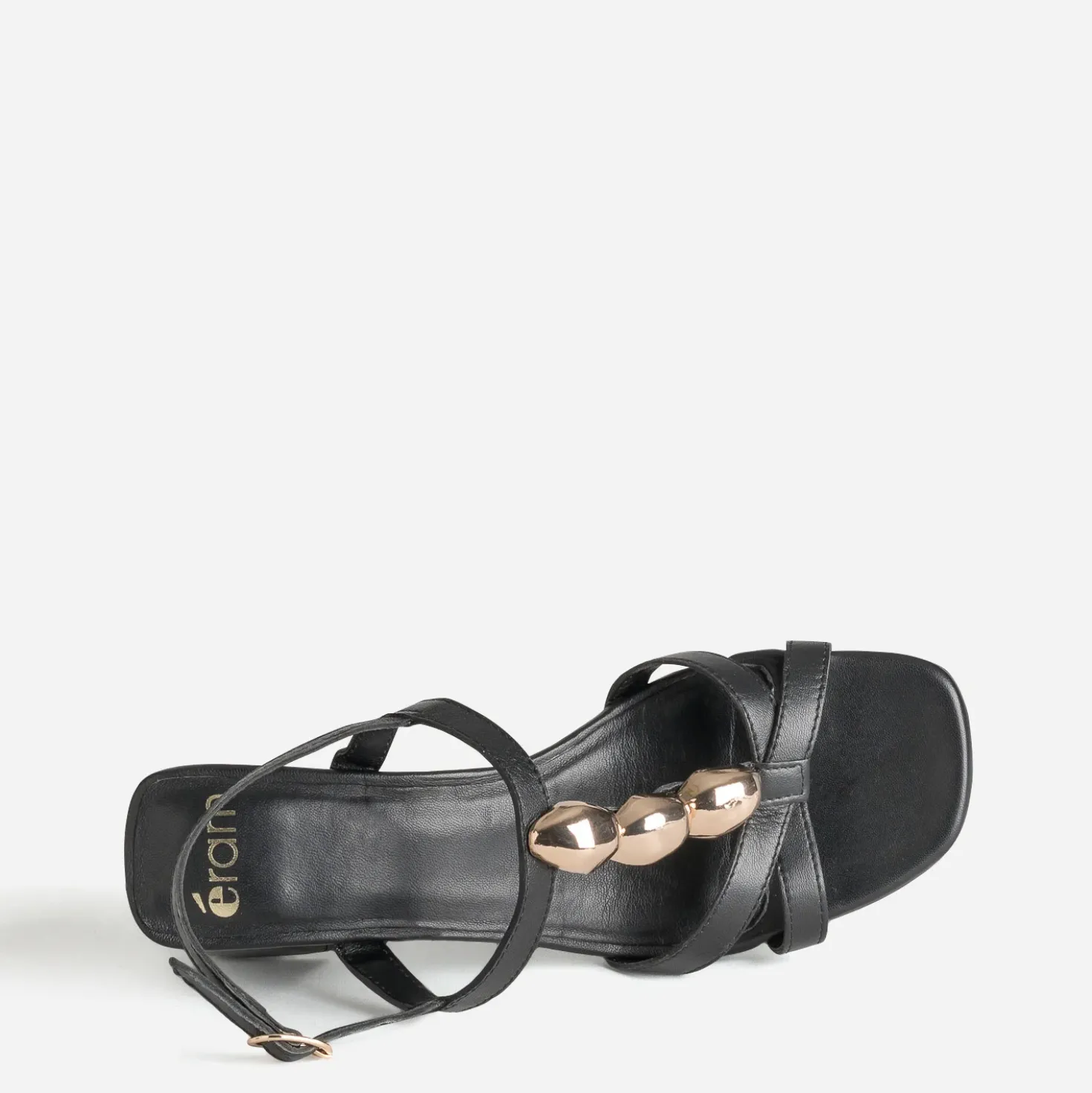 Sandale noire cuir décor bijoux