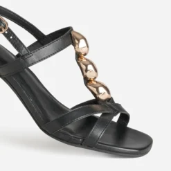 Sandale noire cuir décor bijoux