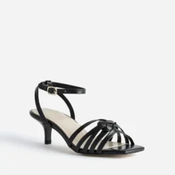 Sandale noire cuir kitten-heel