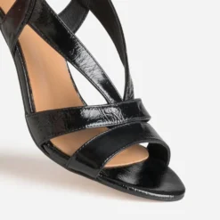 Sandale noire cuir verni à talon