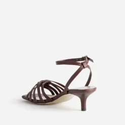 Sandales en cuir bordeaux à petit talon