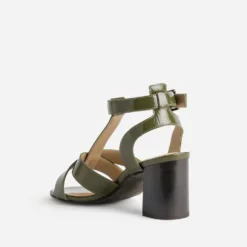 Sandale talon kaki cuir verni