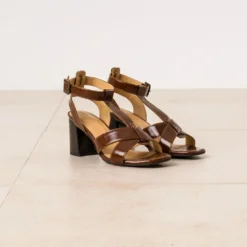 Sandale talon marron cuir verni
