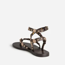 Sandale-tong marron cuir décor clous