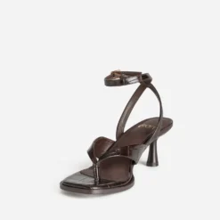 Sandale-tong marron effet croco