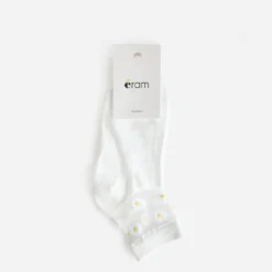 Socquettes blanches détails fleurs