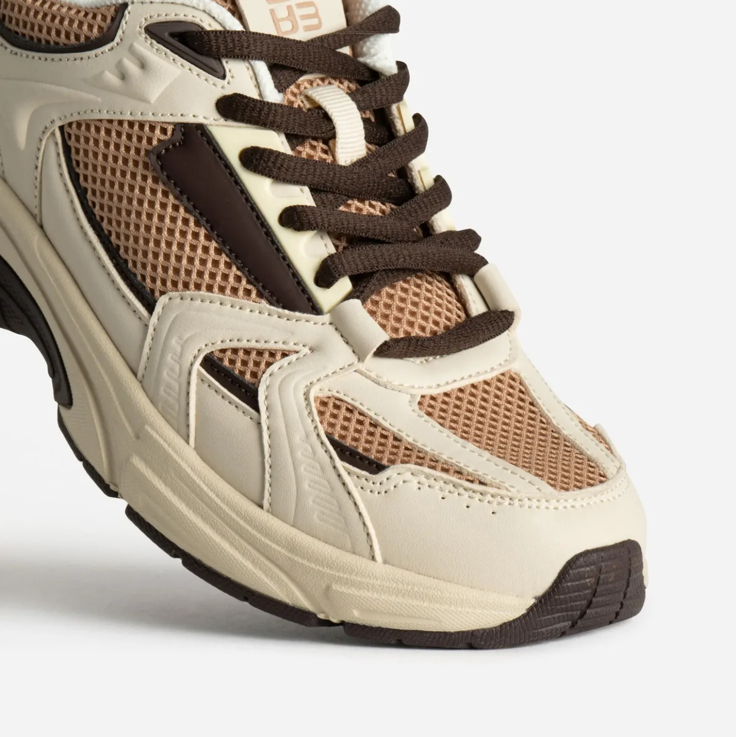 Tennis beige et marron mix matières