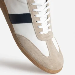 Tennis blanche cuir détails beige et marine