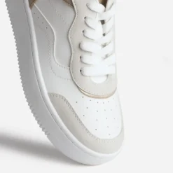 Tennis blanche détails gris et beige