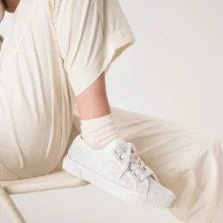 Tennis blanche toile broderies fleurs