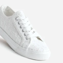 Tennis blanche toile broderies fleurs