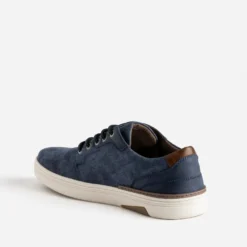 Tennis bleue en toile