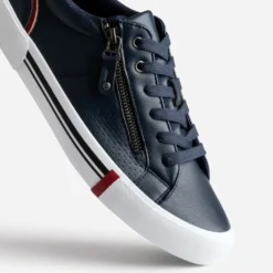 Tennis bleu marine