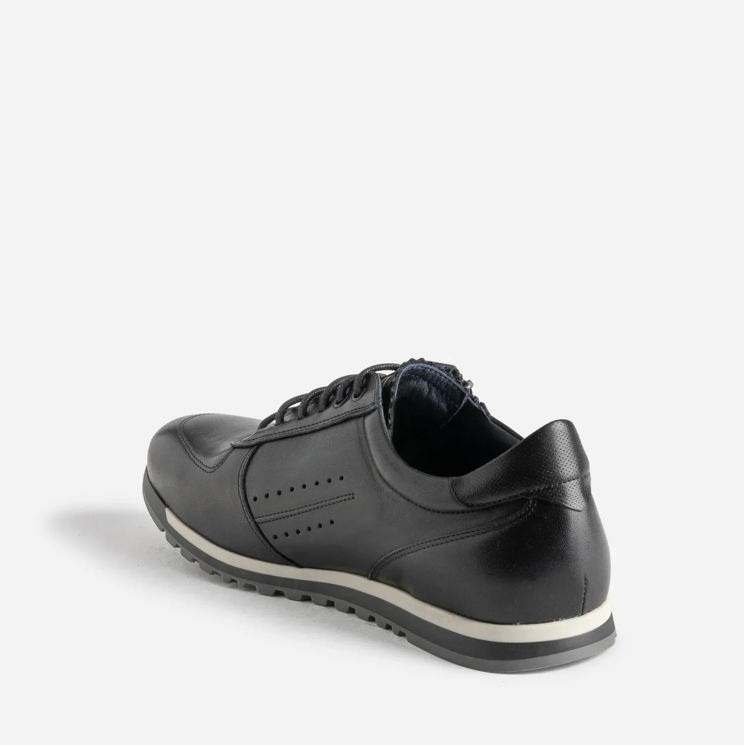 Tennis FLUCHOS noire en cuir