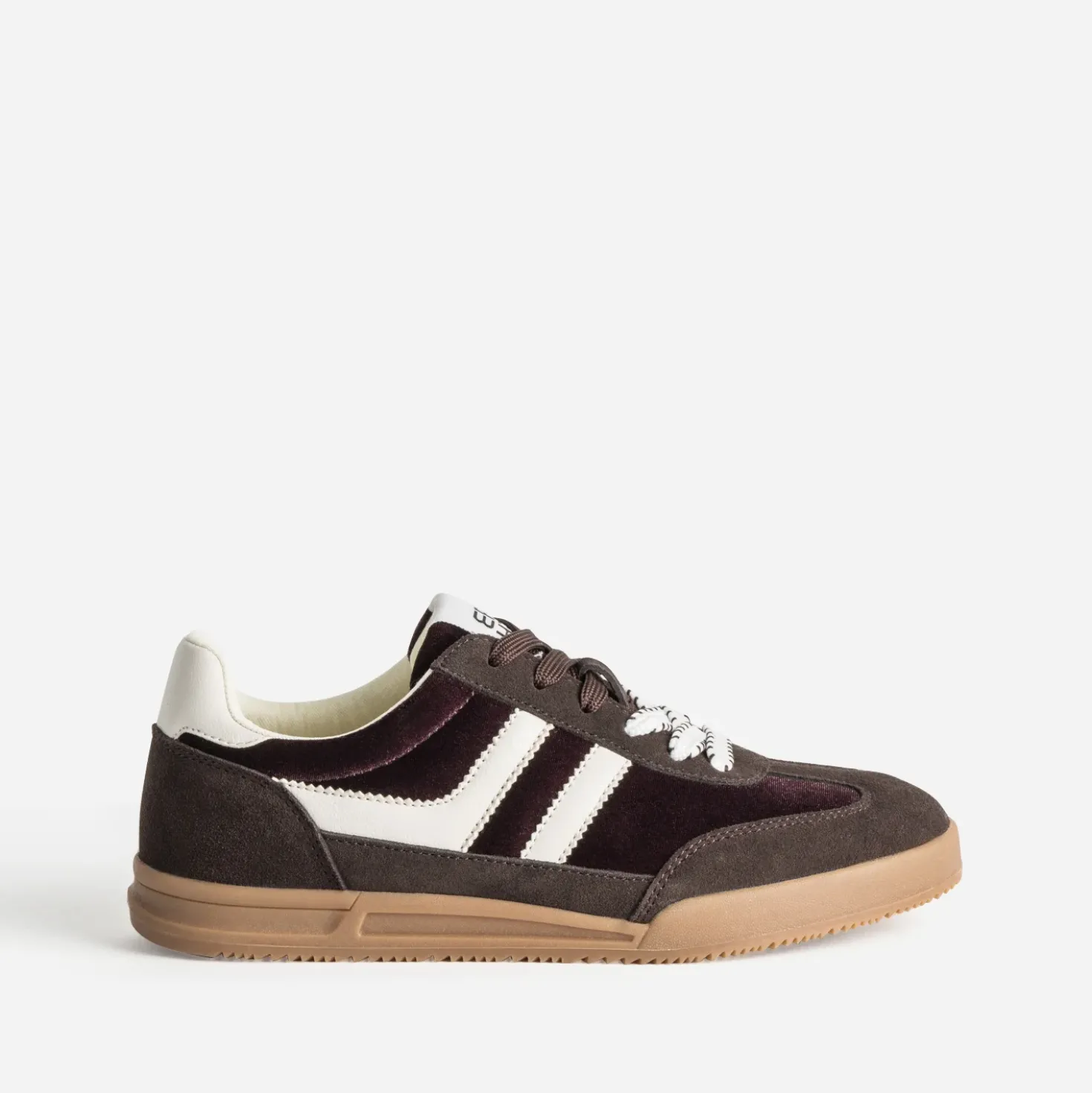 Tennis marron velours à double lacet