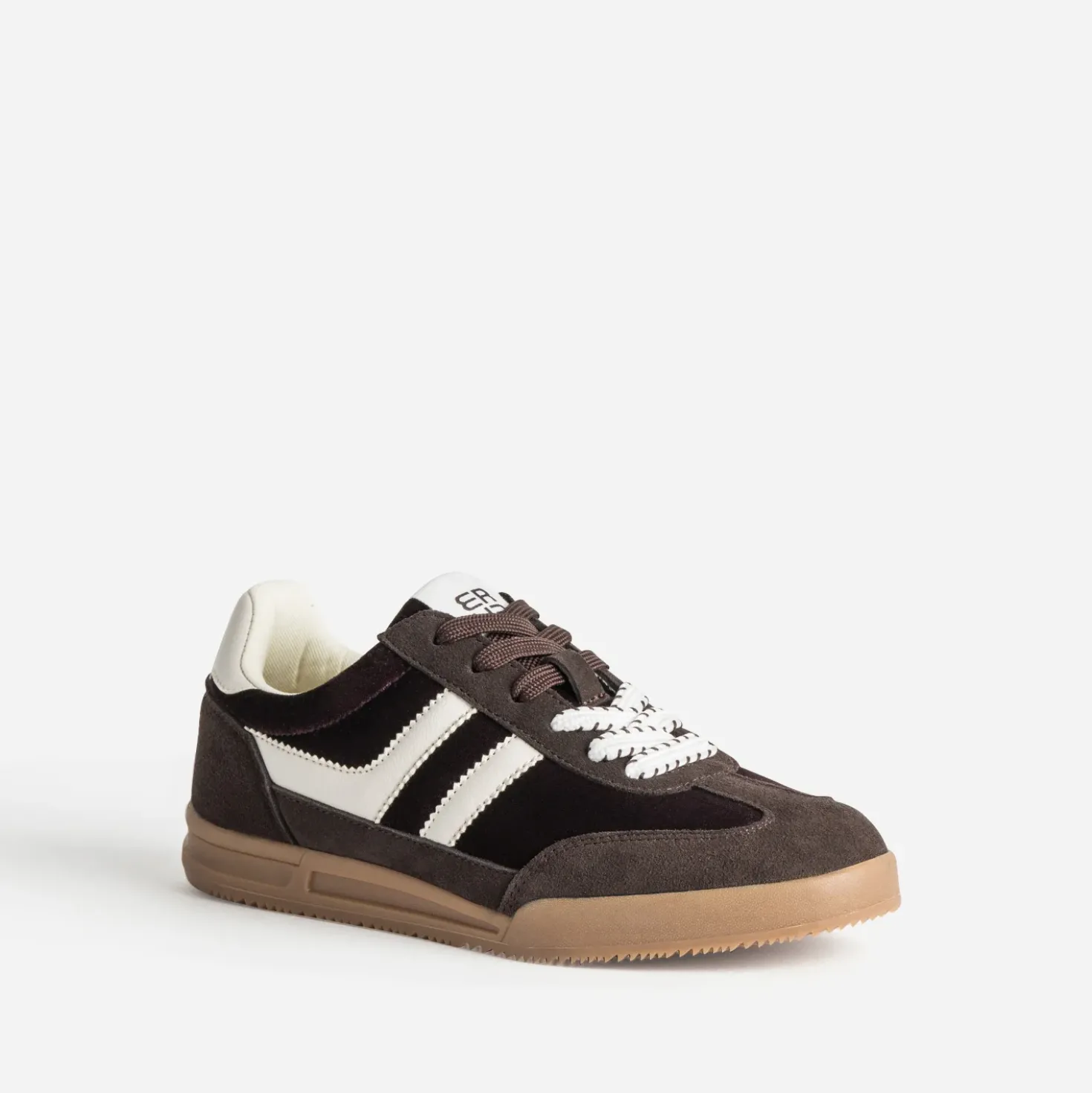 Tennis marron velours à double lacet