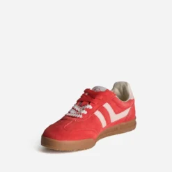 Tennis rouge cuir velours détails roses