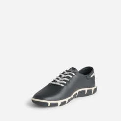 Tennis TBS bleu marine en cuir à semelle bicolore